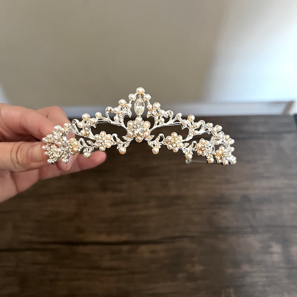Tiara crown